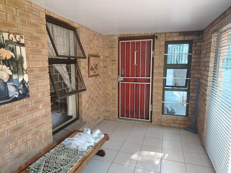 2 Bedroom Property for Sale in Amandelrug Western Cape